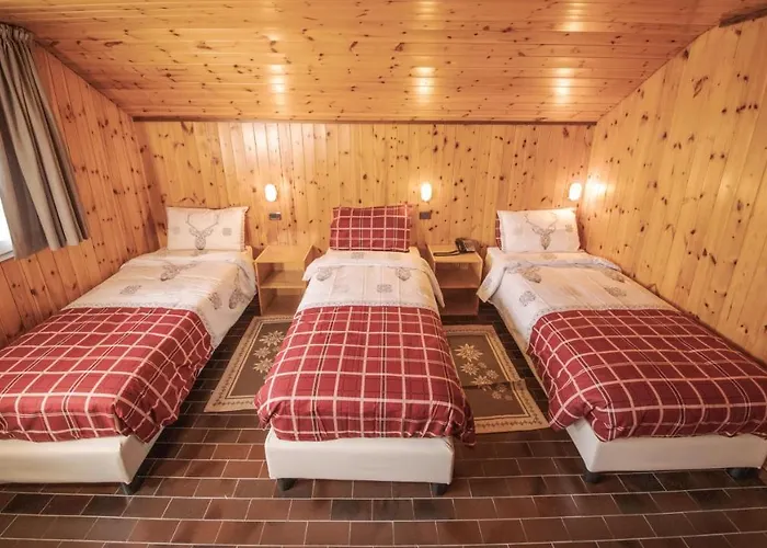 ホテル アルベルゴクアルトピロヴァノ